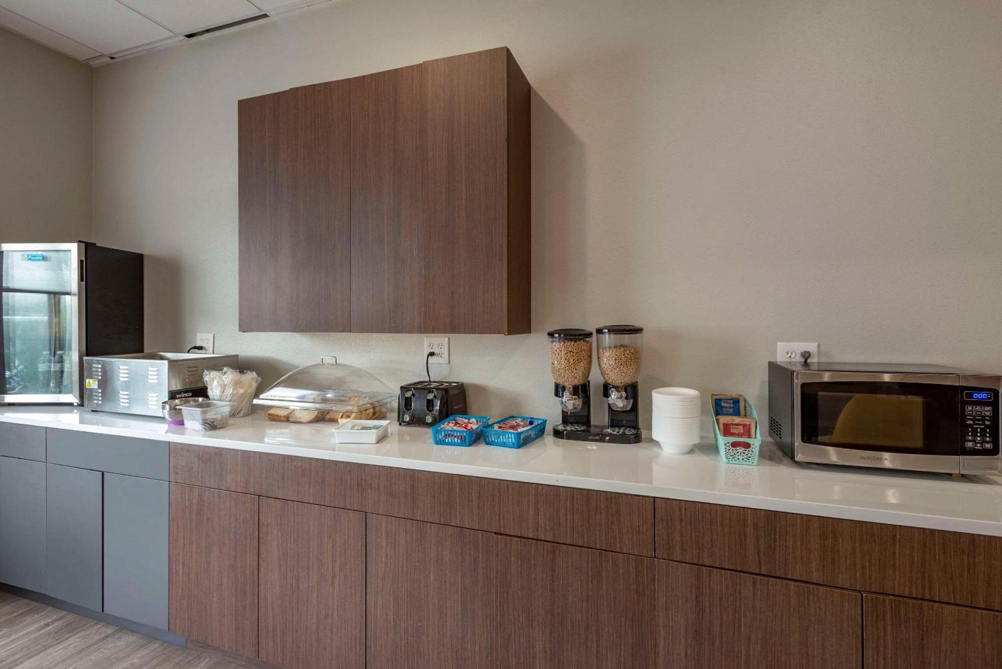 Comfort Inn Philadelphia International Airport West Честер Экстерьер фото