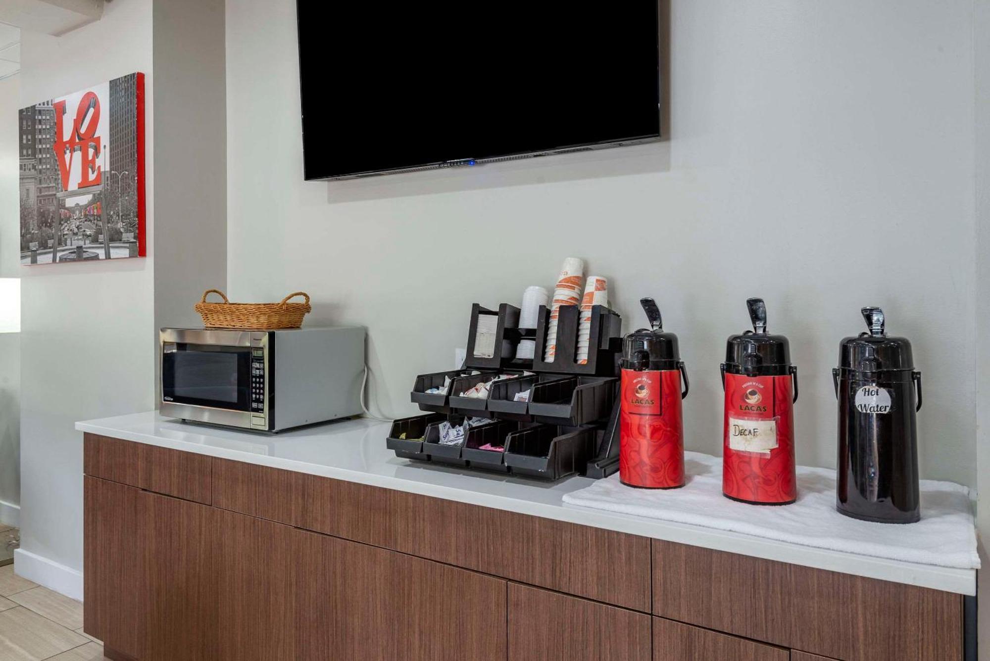 Comfort Inn Philadelphia International Airport West Честер Экстерьер фото